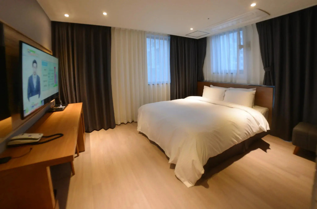 new grand hotel