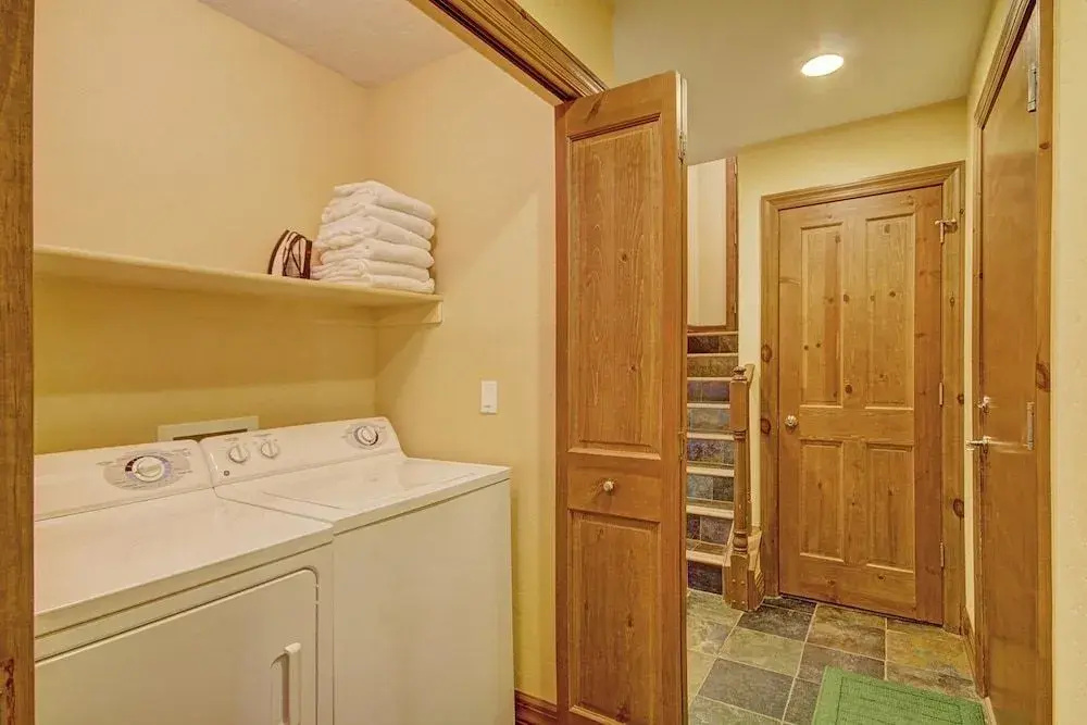 Highland Greens Linden 3 Br townhouse by RedAwning