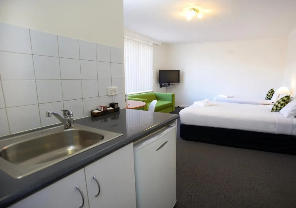 City Edge East Melbourne Apartment Hotel