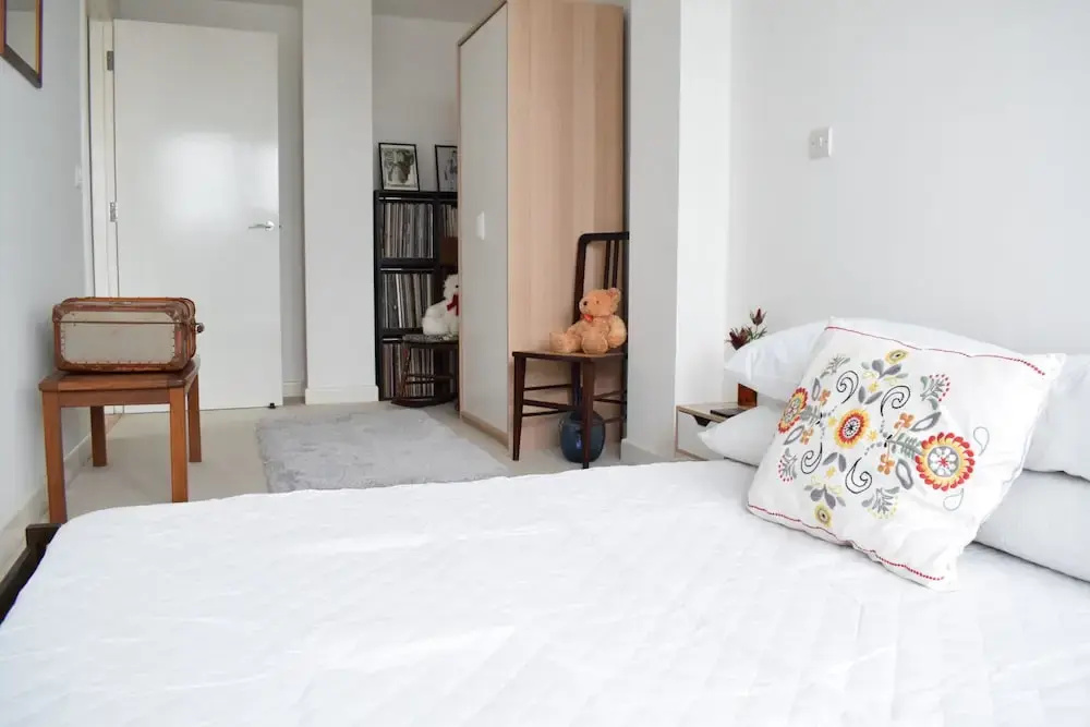 Bright 1 Bedroom Flat in Limehouse