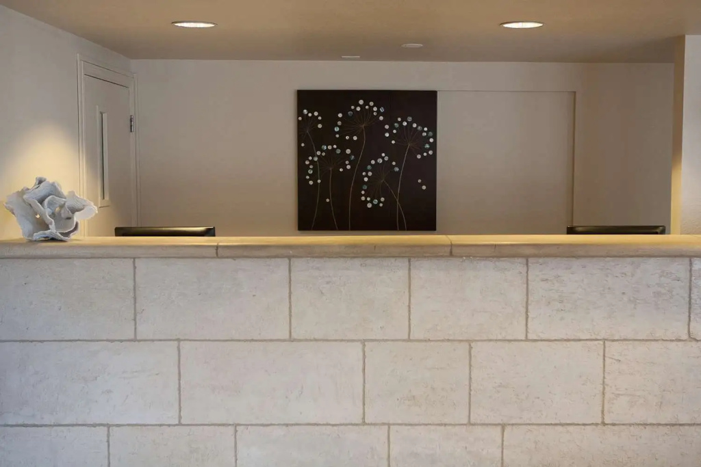 Coral Reef Inn & Condo Suites