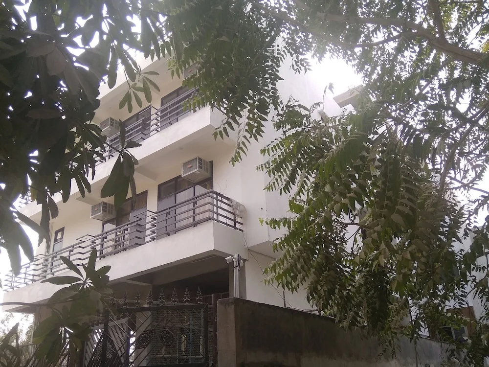 OYO 24051 Flagship Shubh Inn Gomti Nagar