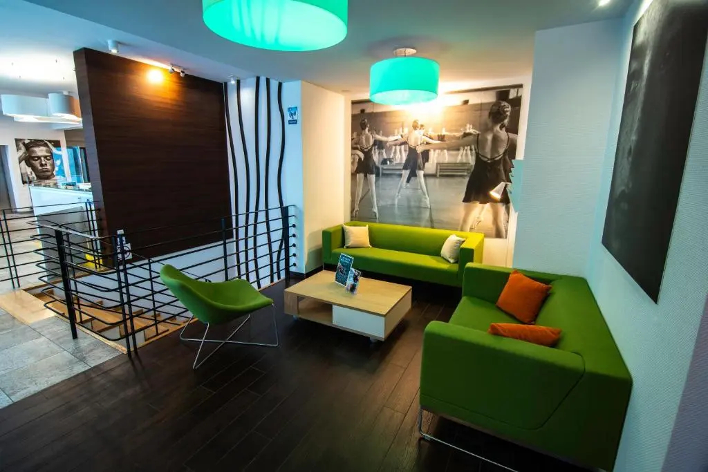 Flinski Sport X SPA, Boutique X Art
