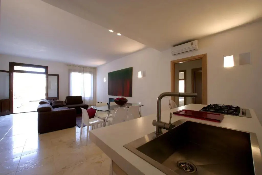 VILLA DELFINI 2-12 Pax