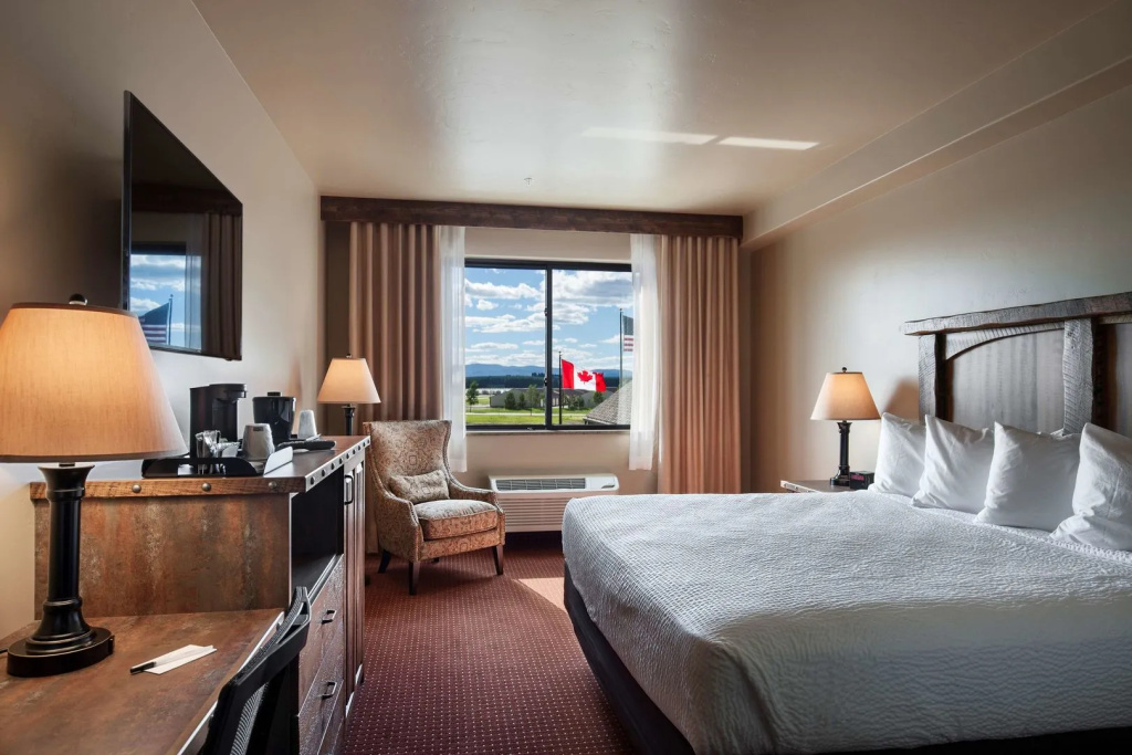 Glacier International Lodge