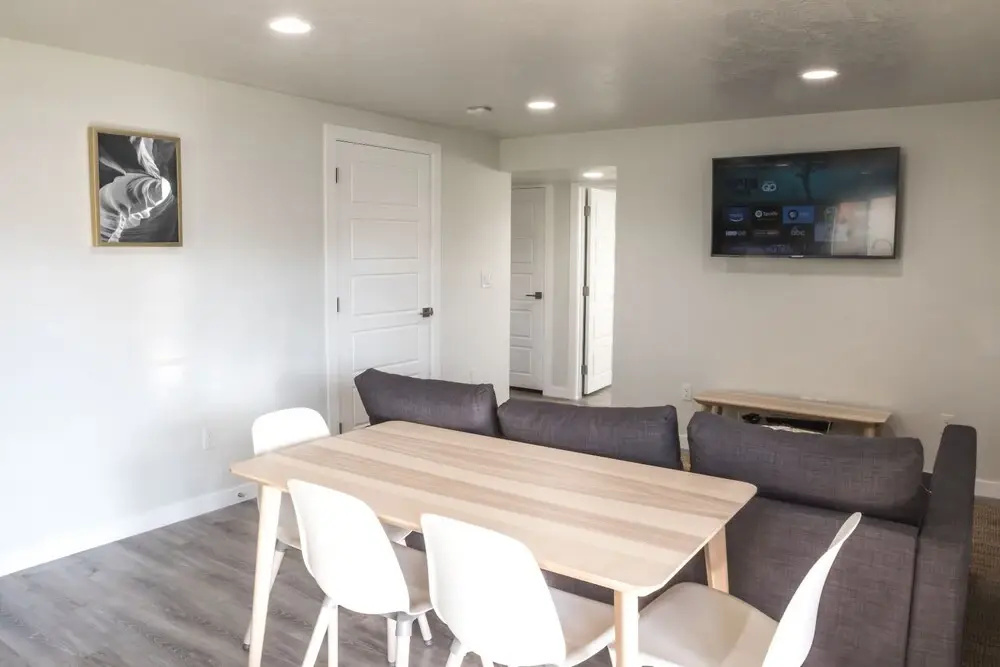 New Luxury Apt Close to Shops, Ski Resorts, and More