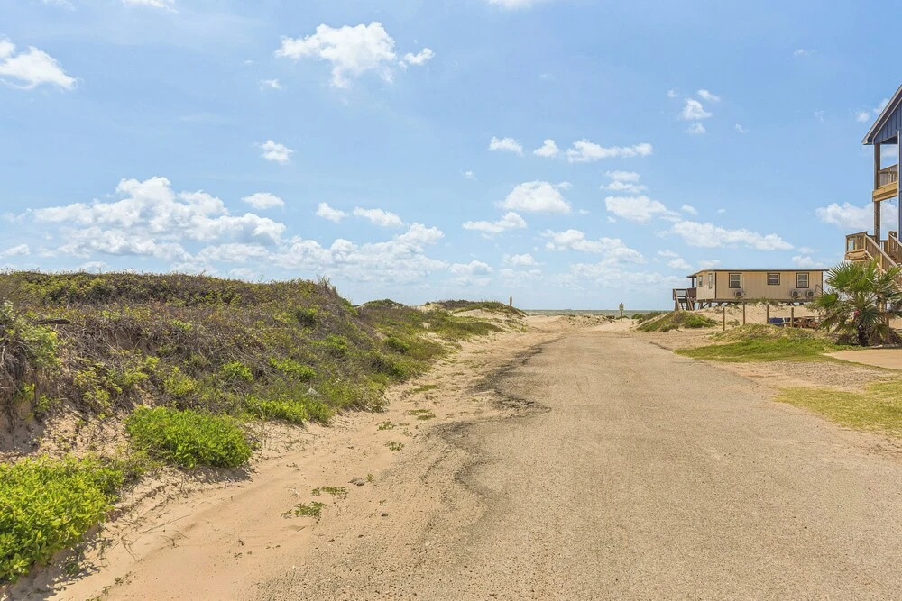 Walk to Gulf: Surfside Beach Home w/ Deck