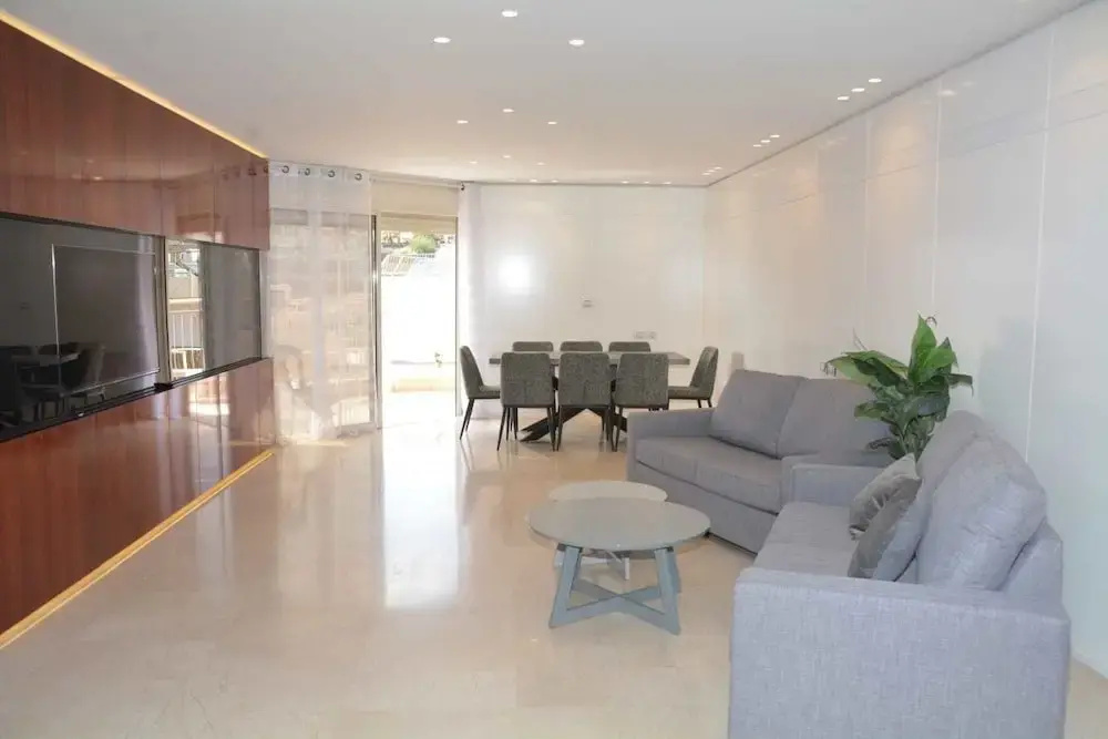 Renovated White 3BD next to Beach - Pool