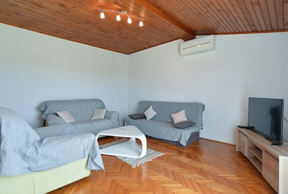 Apartment 1376
