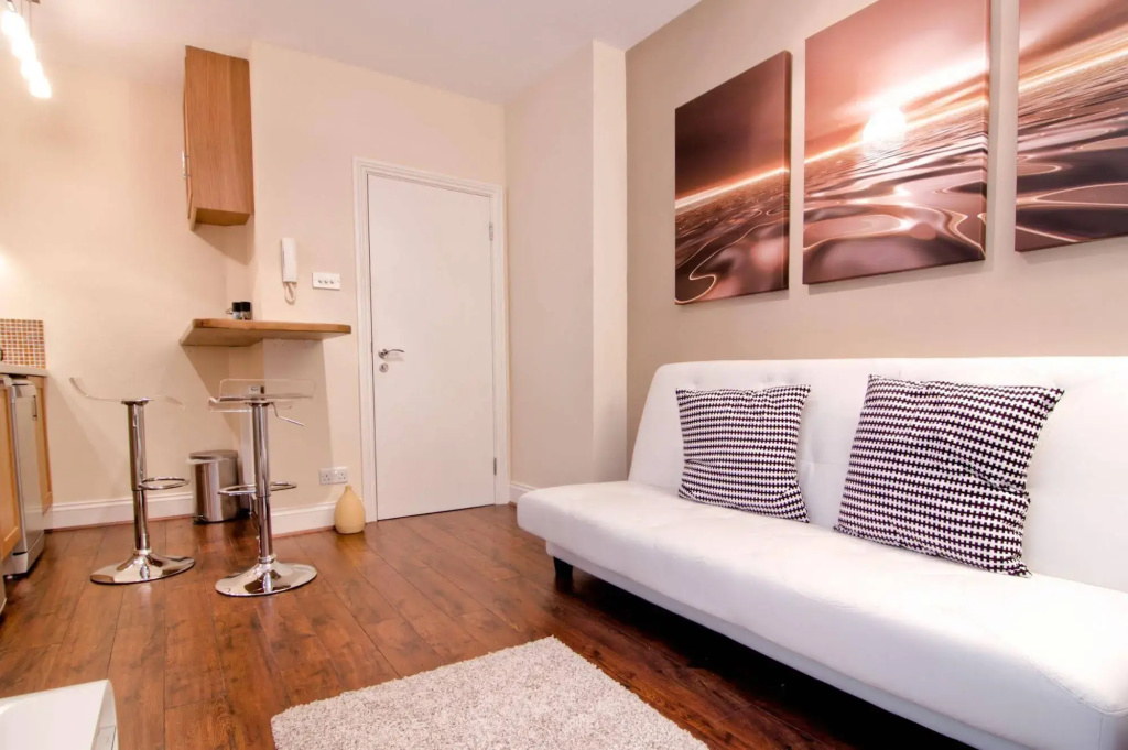 SHQ Apartments