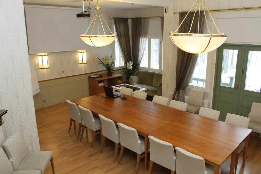 Villa Urhola, Kruunupuisto