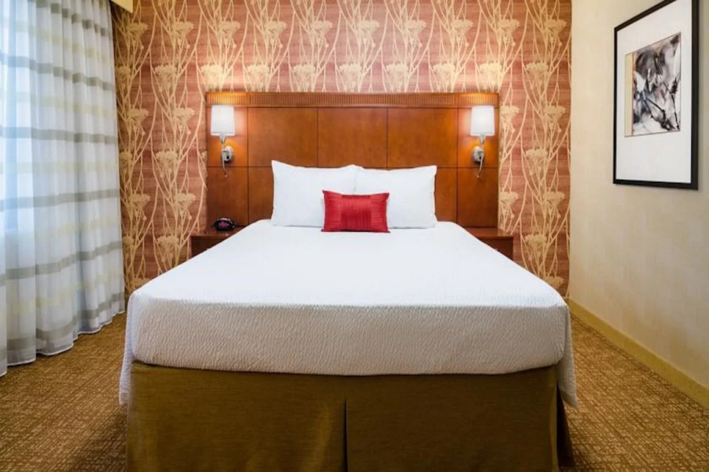 Courtyard by Marriott Fresno