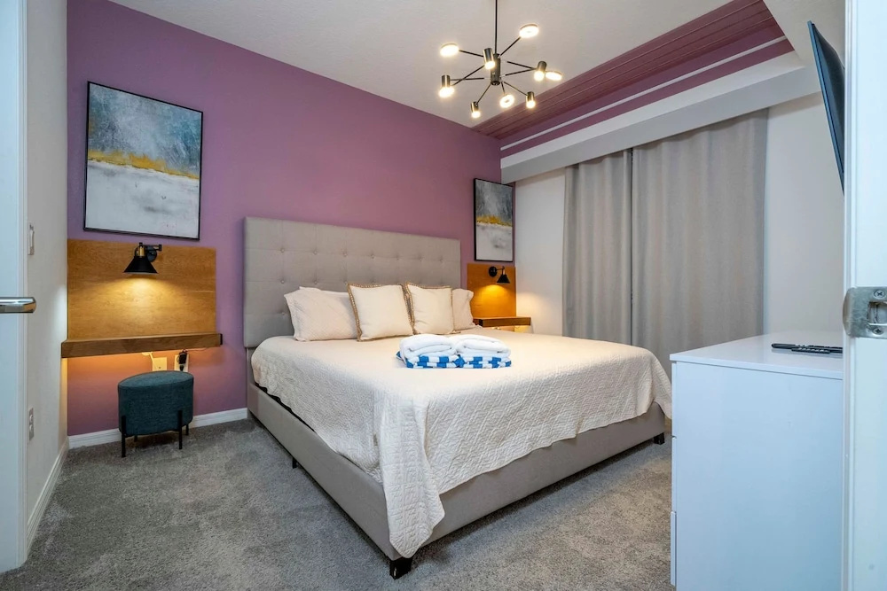 Stylish 2-br Apt Sleeps 7 Near Disney Magic