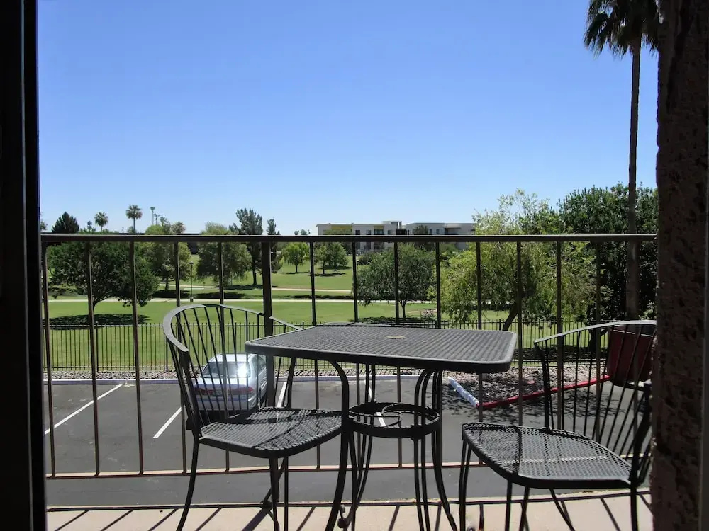 236 Fully Furnished 1BR Suite-Outdoor Pool! by RedAwning