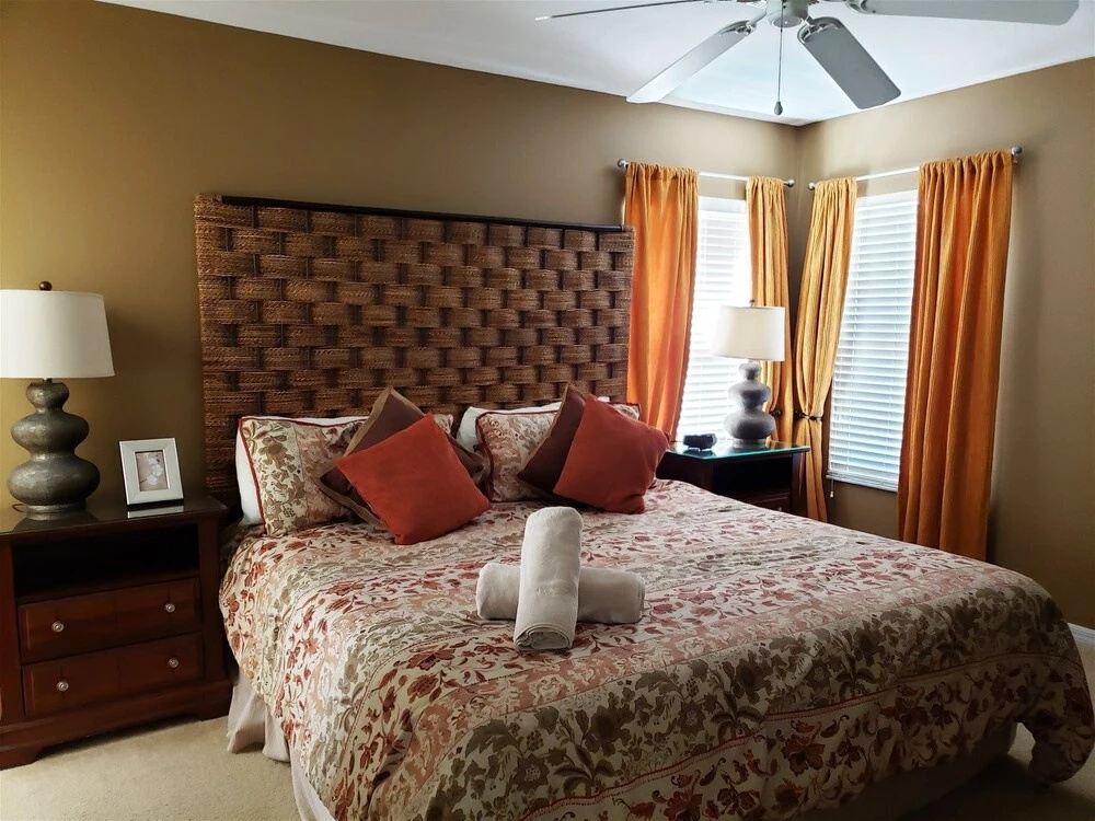 West Facing 6 Bed 5.5 Bath Villa With Private Pool & Spa. Conservation Views