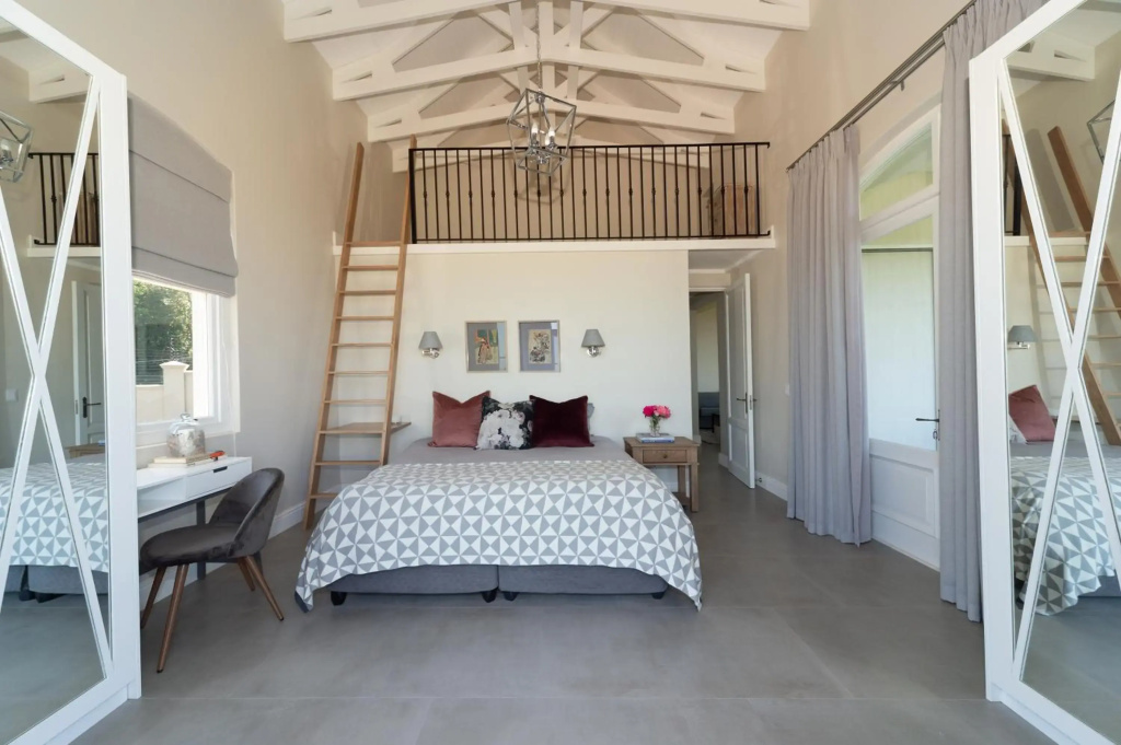 Le Vine Constantia