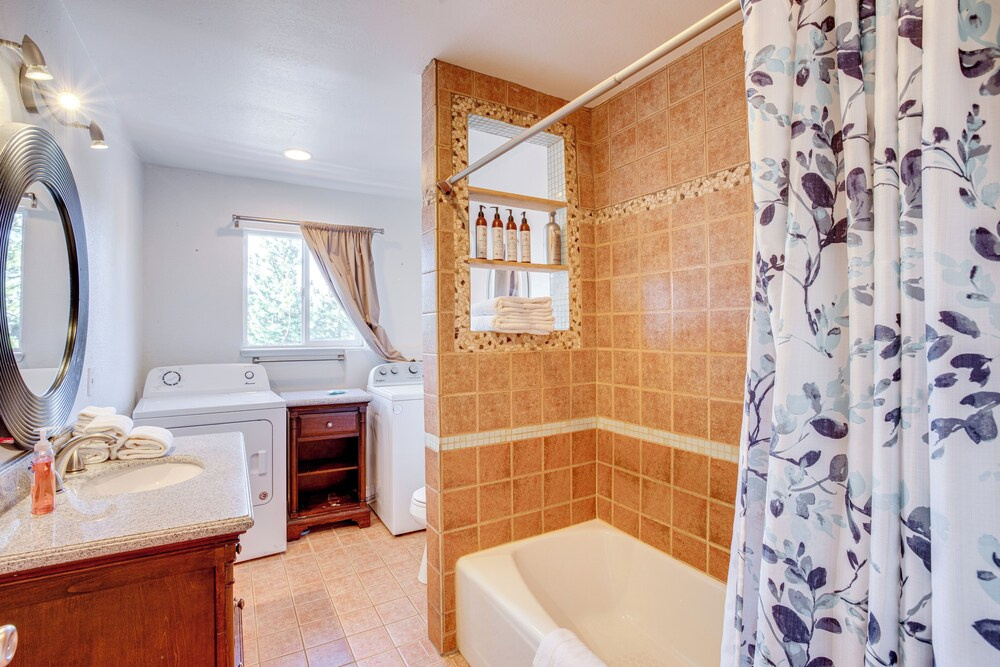 Scenic Home w/ Sauna - 7 Mi to Heavenly Mountain!