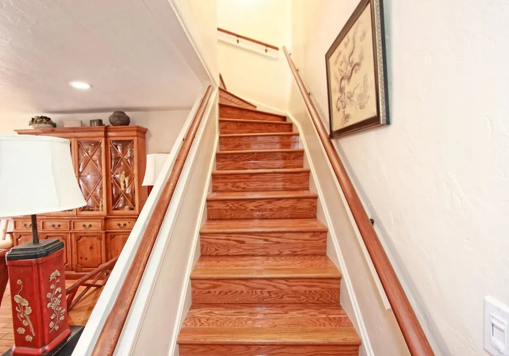 3909 Marcus Ave Shie1 4 Bedroom Duplex