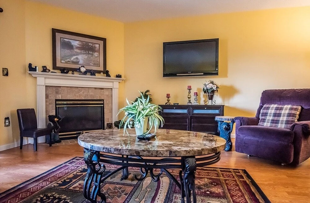 New Listing! Updated W/ Pools & Hot Tub 2 Bedroom Condo