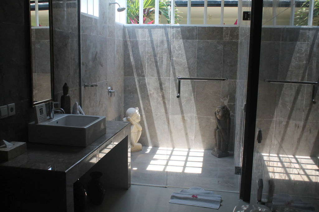 Kelapa Lovina Beach Villa