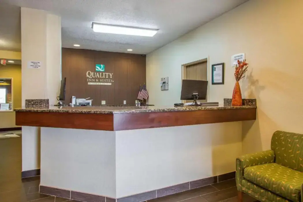 Quality Inn & Suites Bloomington I-55 and I-74