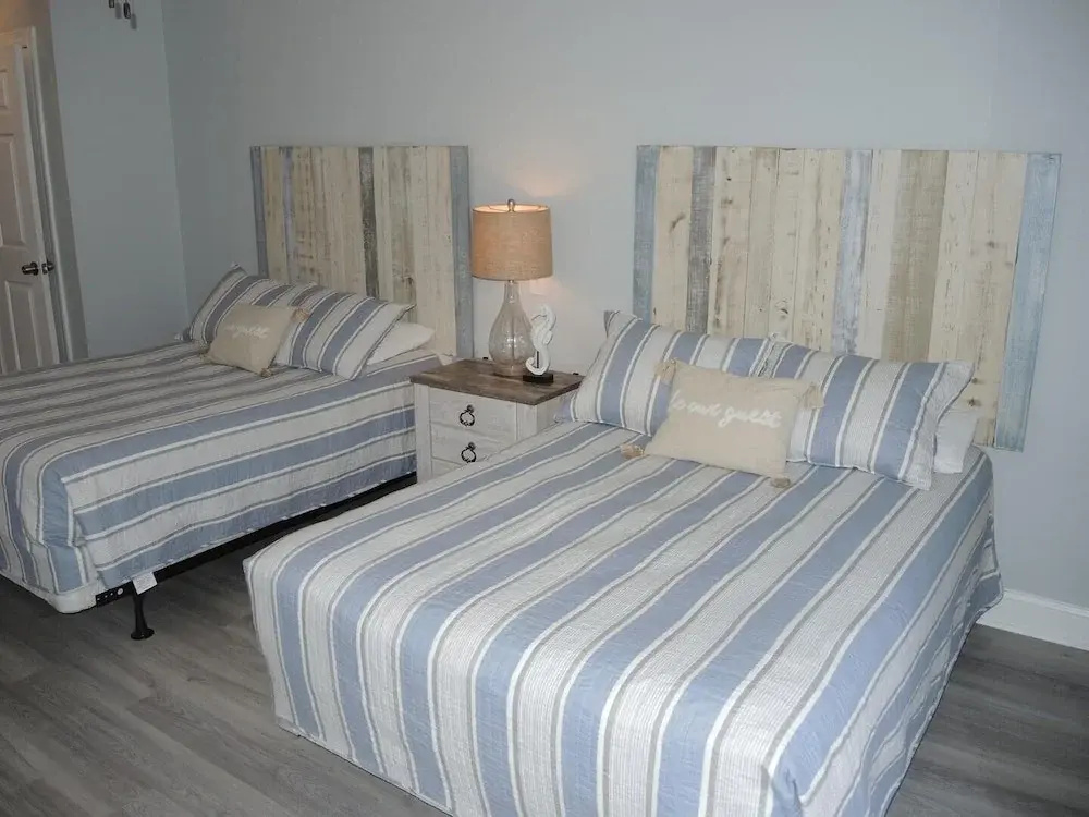 1408m 1 Bedroom Condo by RedAwning