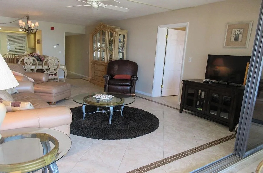 Eden House #302