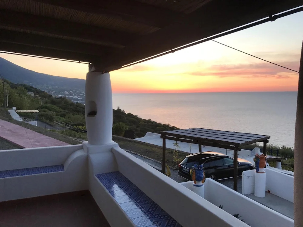 House with 2 Bedrooms in Malfa, with Wonderful Sea View, Enclosed Garden And Wifi
