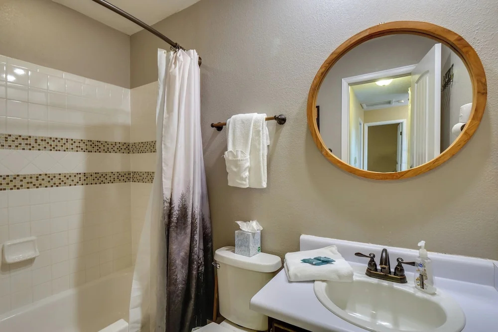 Ski-In Retreat with Pool! 2 Blocks to Main St Breck