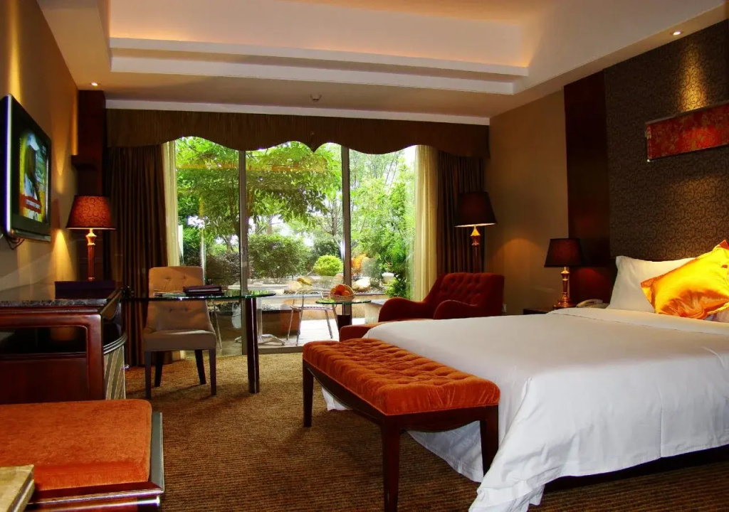 The Clipper Hotel
