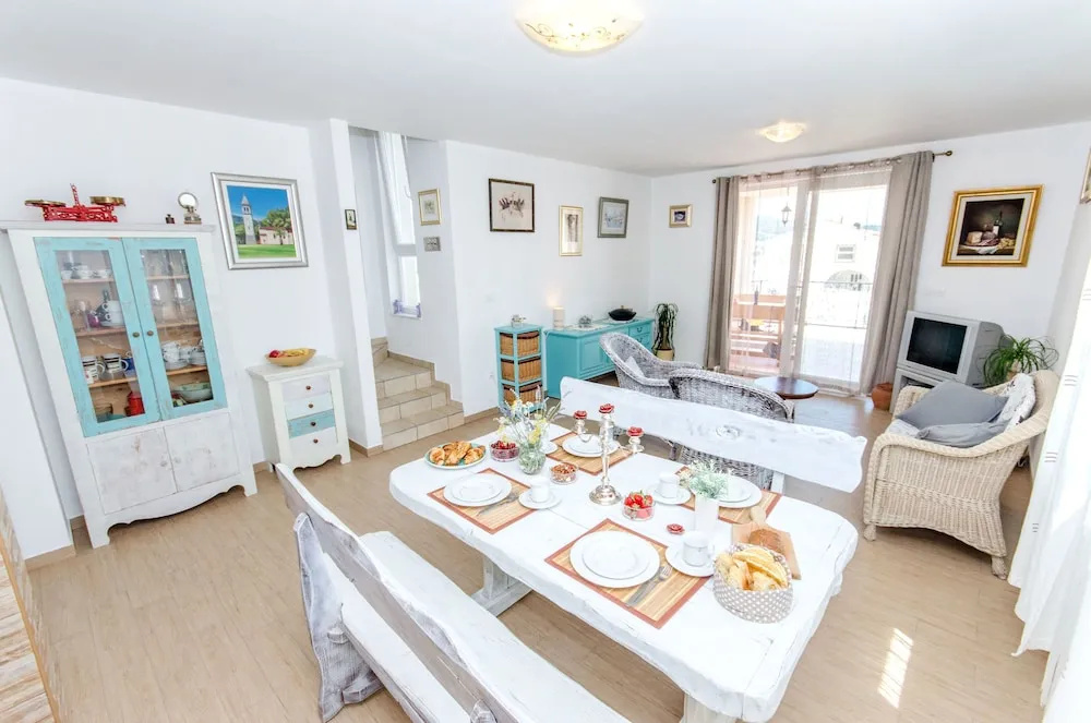 House Anela