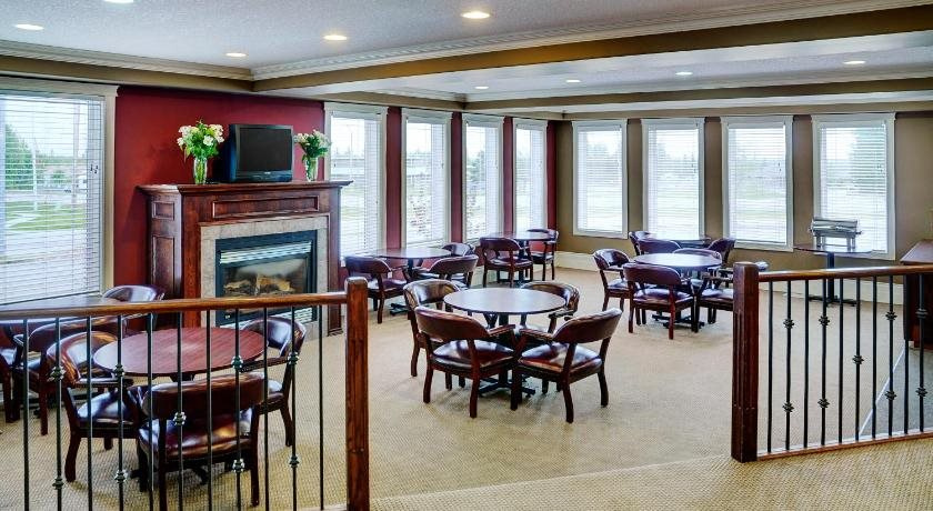 Lakeview Inn & Suites - Edson Airport West