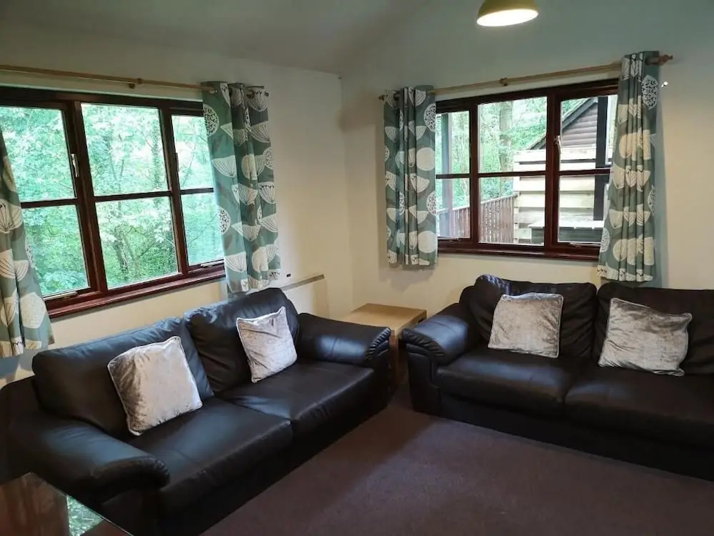 Goldcrest 4-Hot Tub-Woodland Lodges-Carmarthenshire-Tenby
