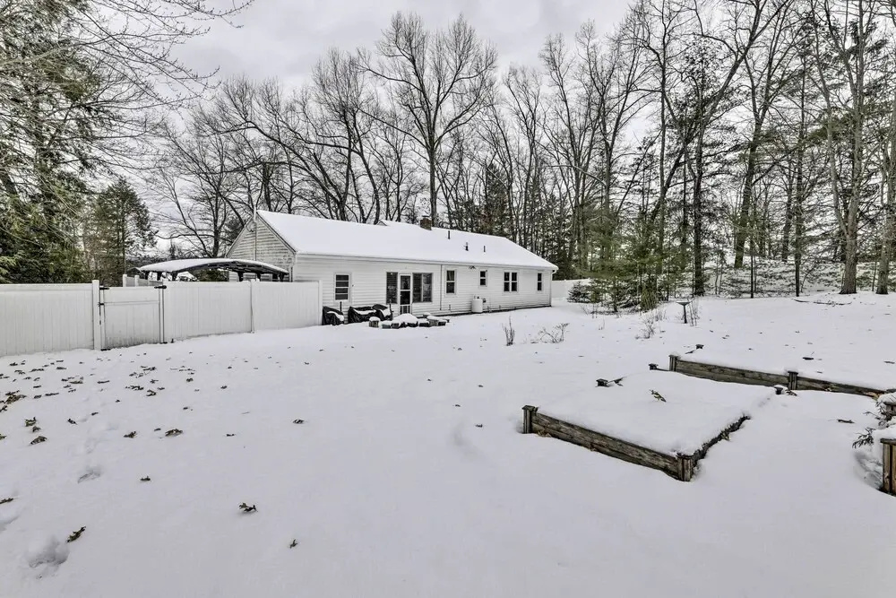 Hadley Vacation Rental 24 Mi to Springfield