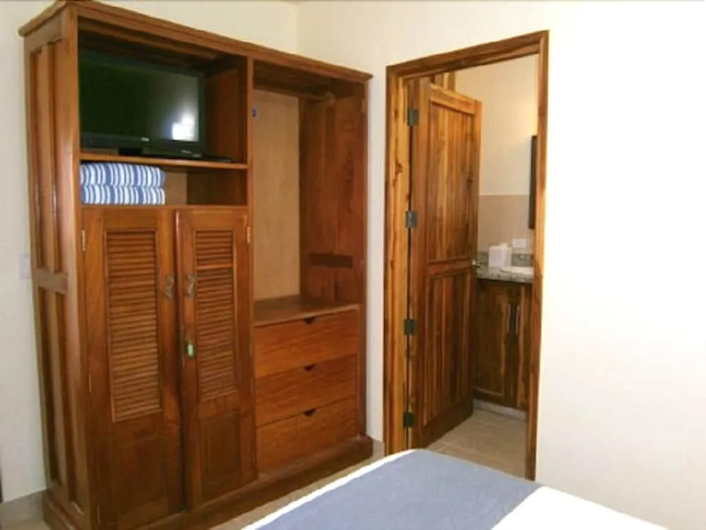 Green Acress Pool side Suite