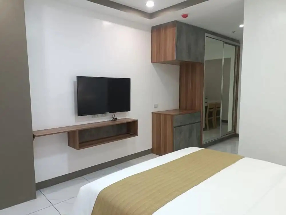 Rosh Hotel