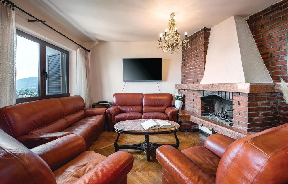 Stunning Home in Icici With Wifi and 4 Bedrooms