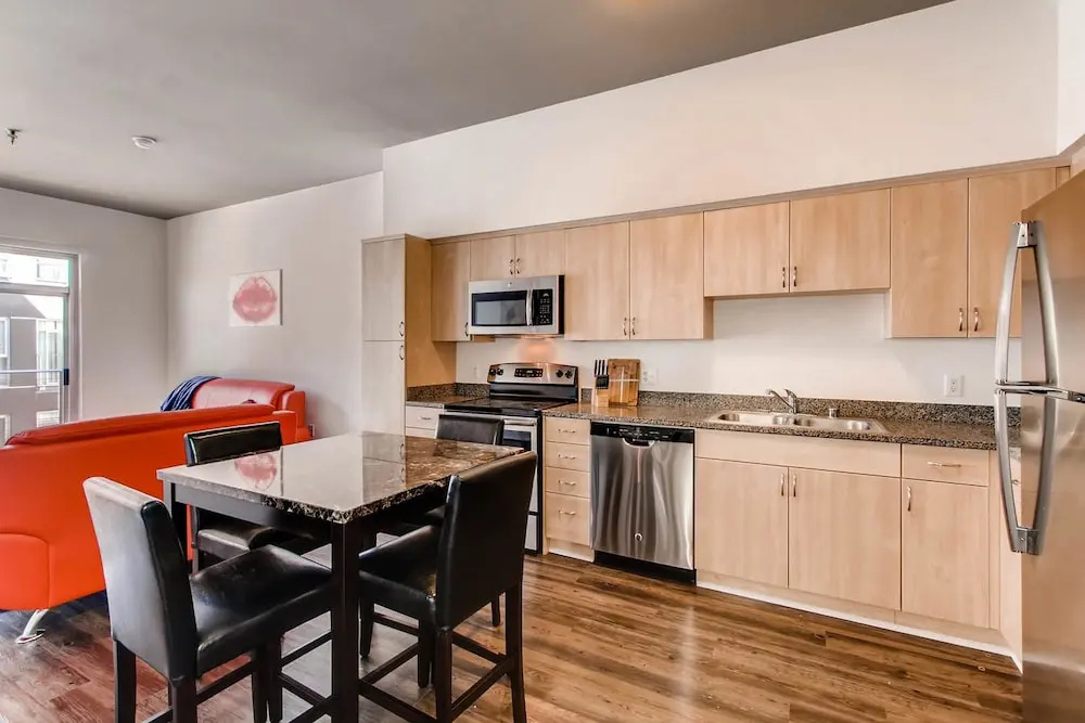 Gorgeous 2 Bedroom in the Heart of DT