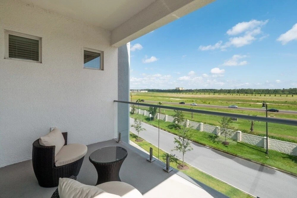 Chic Ultra Modern Near Disney! 4 Bedroom Condo