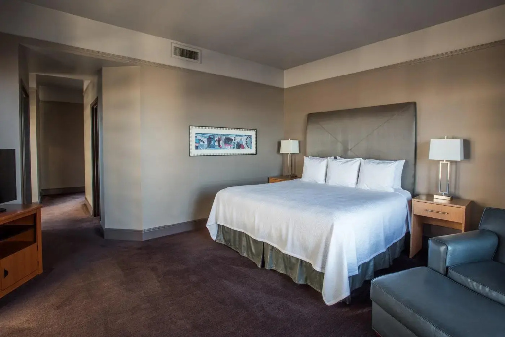 Magnolia Hotel Downtown Dallas