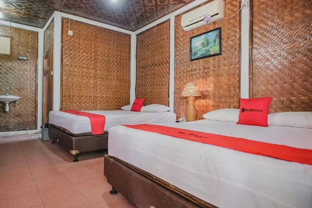 RedDoorz near Pantai Florida Anyer