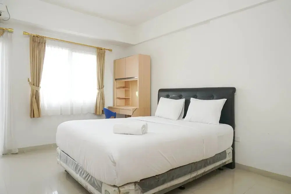 Minimalist Studio Park View Condominium Apartment near Mall