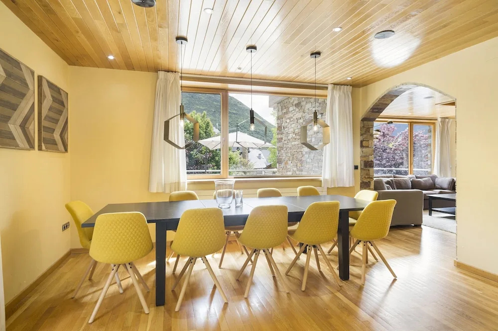 Luderna - Casa con jardín Montcorbison