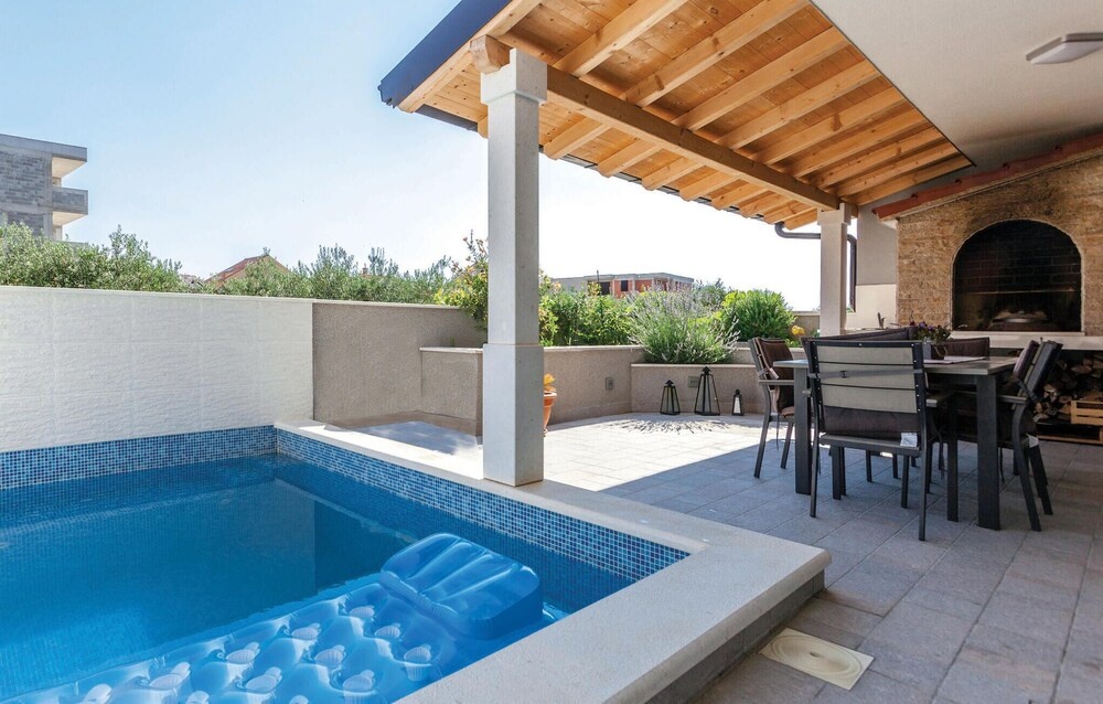 Awesome Home in Podstrana With Wifi and 2 Bedrooms