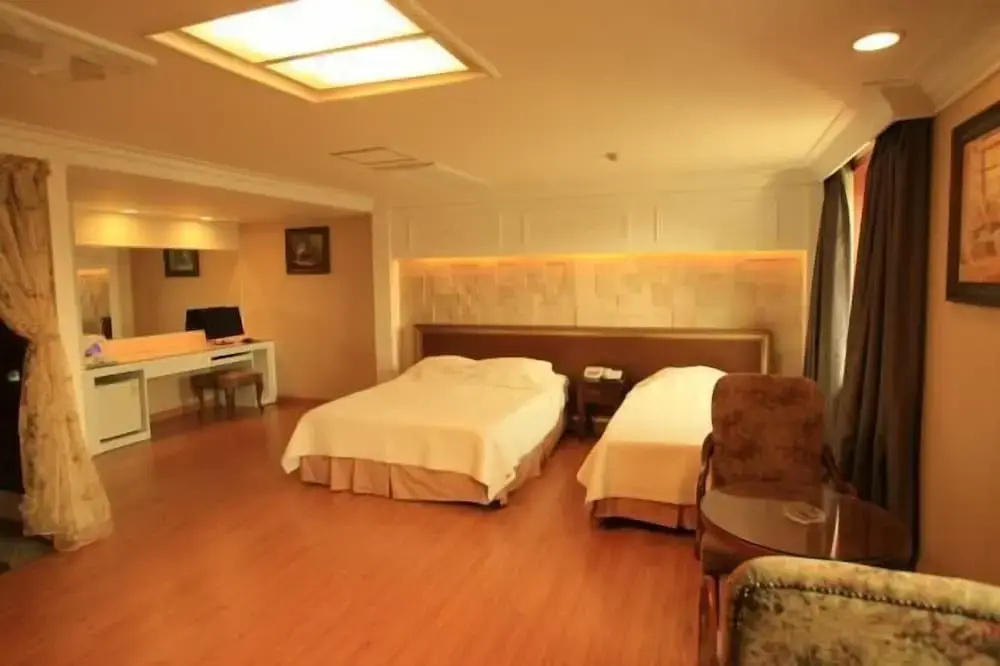 Palace Tourist Hotel