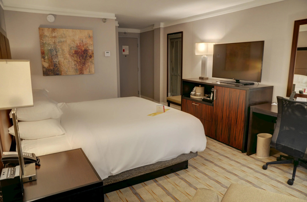 Crowne Plaza Knoxville Downtown University by IHG