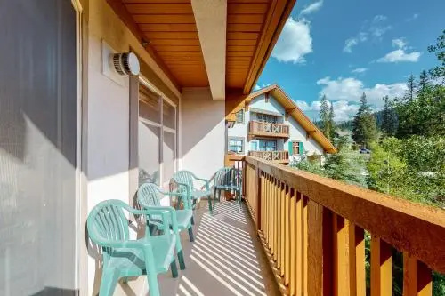 Powderhorn Lodge 408: Rustic Mountain Suite
