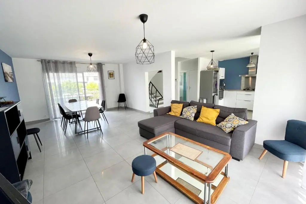 Maison contemporaine refaite à neuf - À 50M de l'océan
