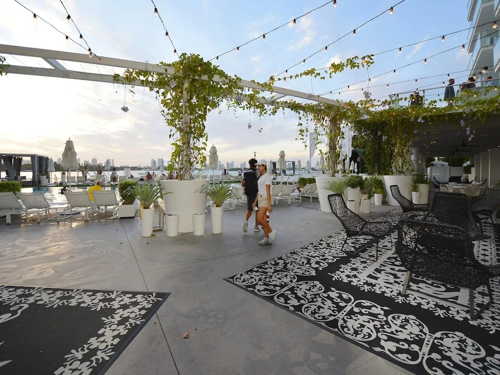 Miami World Rental - Mondrian 401