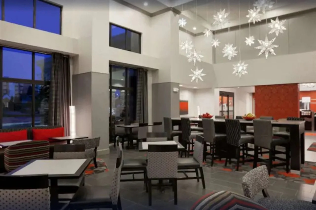 Hampton Inn and Suites Roanoke Airport/Valley View Mall